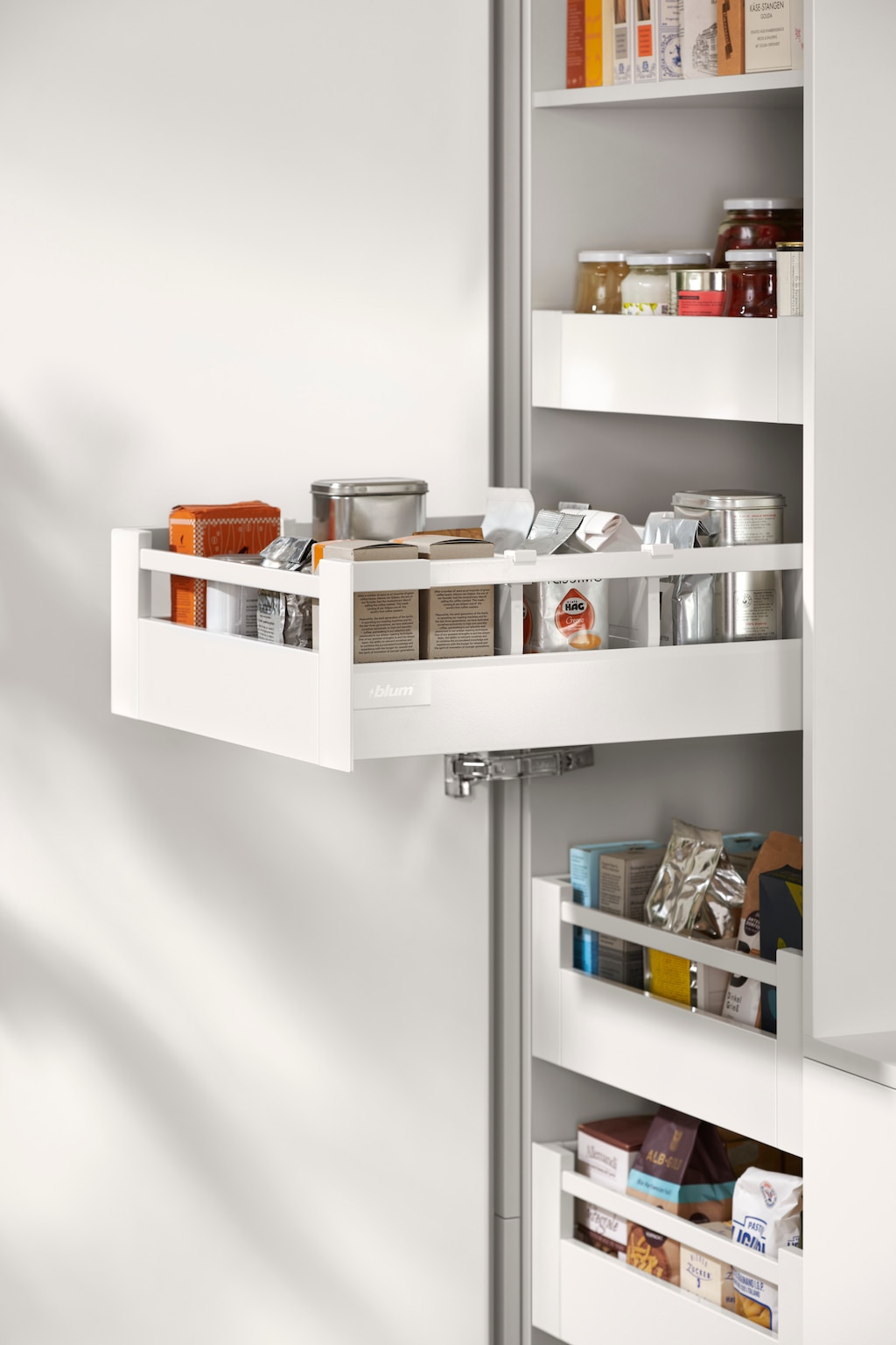 TANDEMBOX antaro SPACE TOWER complete set 4 inner pull-outs + 1 inner drawer + 3 hinges NL = 550 mm, 30 kg, single door